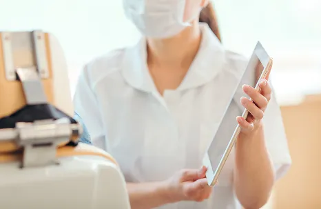 小さなお子さまを連れた親御さまには、お口の悪習癖に関する相談にも乗っています